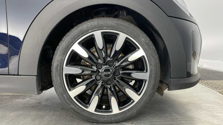 MINI Hatchback 1.5 Cooper Exclusive Premium 5dr Petrol Hatchback